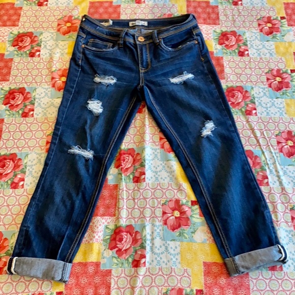 ๐ Dollhouse Distressed Skinny Roll Up Capris! - Picture 3 of 7